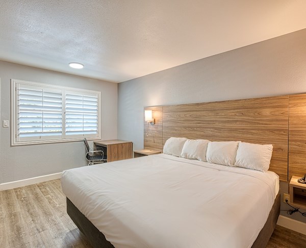 Vagabond Inn - San Luis Obispo Three Queen Beds