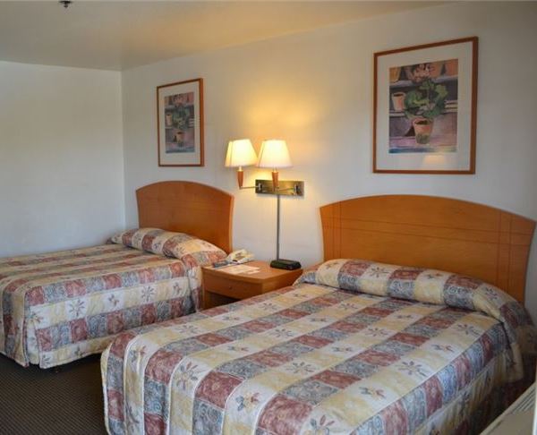 Vagabond Inn - Fresno Two Double Beds